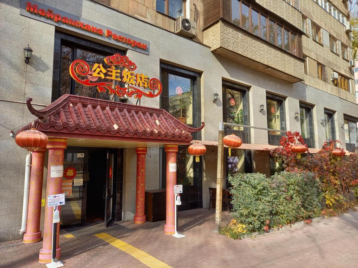 "Арбат" Центр Квартира- Apartment "Arbat" الماتي المظهر الخارجي الصورة